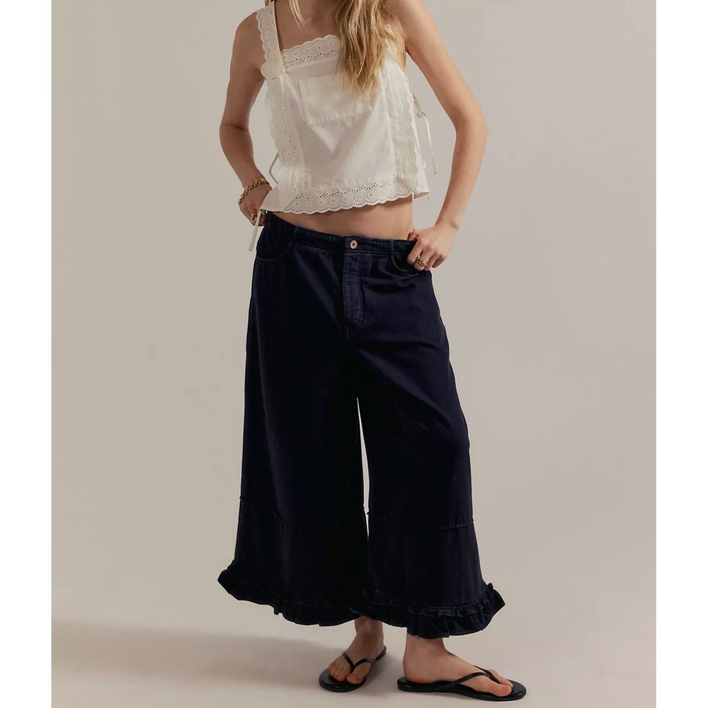 Free People We The Free Love Me Not Bloomer Jean Raven Black Ruffle Crop M NEW